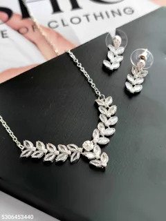 نیم ست جواهری طرح نقره
